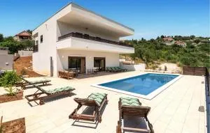 Stunning Home In Novo Selo With Wifi - Novo Selo