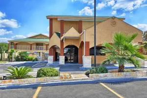 Country Garden Inn - Buda