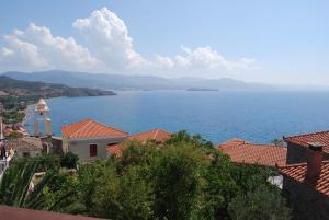 The Schoolmistress With The Golden Eyes, studios & rooms Lesvos Greece