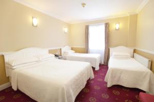 Quadruple Room room in Balmoral House Hotel