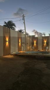 Casa Duplex com 2 suítes com ar condicionado ,100m da Praia - Barra de São Miguel, a 8 minutos da praia do gunga e a 3 da praia bonita! Condomínio com piscina e churrasqueira!