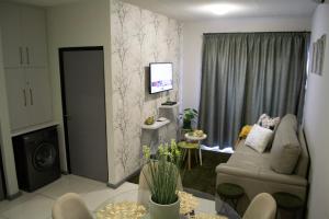 Shomer Merensky Apartment