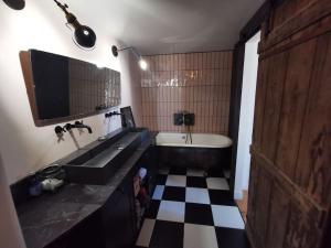 Duplex atypique et chaleureux, hyper centre