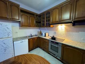 Apartament me qira ditore Astir