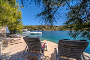 Villa Dupin Oceanfront with boat dock