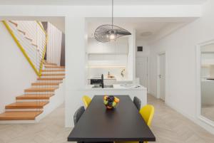 Mosaic Penthouse Condo with Sea View