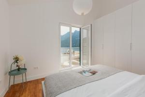 Mosaic Penthouse Condo with Sea View