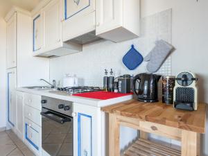 Stunning Seaside Panorama House img6