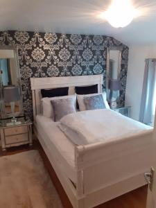 The little pink house