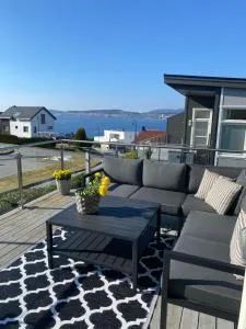 Stor og moderne leilighet med høy standard og flott utsikt, 2 soverom - Ørsta