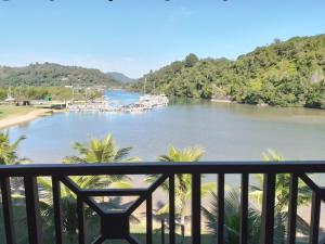 Flat duplex com vista para o mar