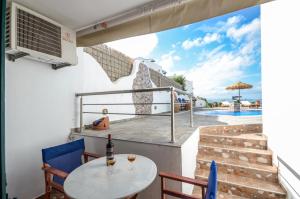 King Room with Pool View Semi-Basement