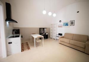 "GOOD LIFE" Manicone Housing & More