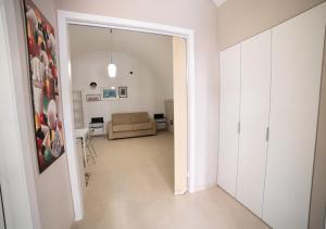 "GOOD LIFE" Manicone Housing & More