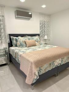 HelaMoni, New 5 Star 2 Person apartments with pool