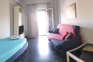 Ξυλοκαστρο σπίτι δίπλα στα πεύκα και τη θάλασσα!