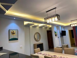 luxury apartment at stella heights at northcoast , شقة فندقية في ستيلا هايتس الساحل الشمالي