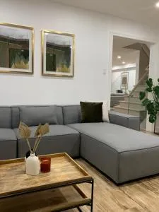 Modern Detached Home in the Suburbs of Toronto - أجاكس