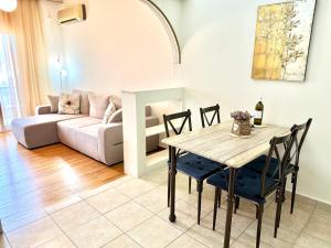 Cozy Suite with Acropolis View