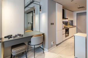 Modern Studio High Floor Skyline View