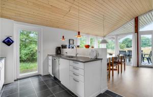 3 Bedroom Lovely Home In Fanø