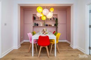 Fern Cottage - 5 bedroom House free Parking