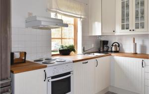 3 Bedroom Nice Home In Borrby