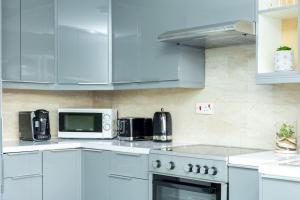 Spacious 4BR apt with large balcony