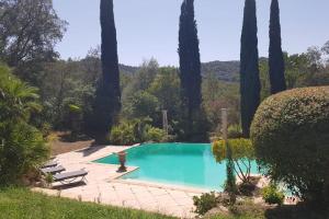 Maisons de vacances Luxueux Cocon avec parc paysage avec piscine XXL a debordement, mer et plages 15 minutes : photos des chambres