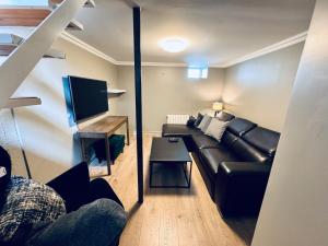 AK Center - Hot Tub Villa