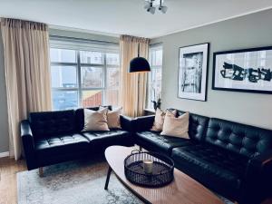 AK Center - Hot Tub Villa