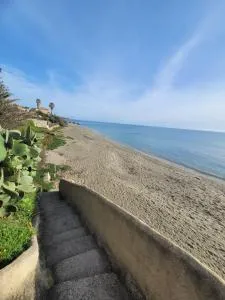 Villa au bord de la mer accès direct à la plage - Linguizzetta