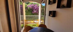 Gites.sassone à Sant Ambroggio, à 50m de la mer.