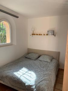 Studio indépendant neuf avec piscine et jardin