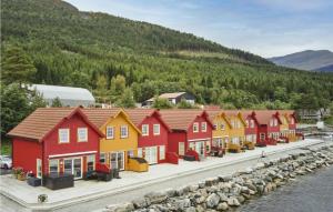 Stunning Home In Eidsvåg I Romsdal