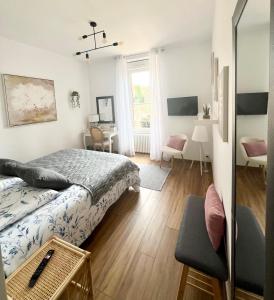 Maisons d'hotes Chambres d-hotes Les Carmelites : Chambre Double - Vue sur Jardin