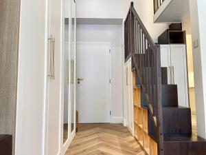 Carlsbad Grand studio Michal