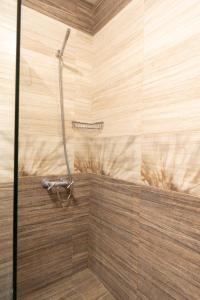 Sunny flat with pool