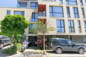 Sunny flat with pool