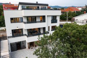 Villa BETELGEUSE supernova