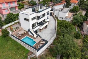 Villa BETELGEUSE supernova