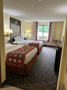 Queen Room with Two Queen Beds - Non-Smoking room in Super 8 by Wyndham Gettysburg