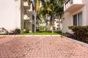 Stunning condo in excellent location