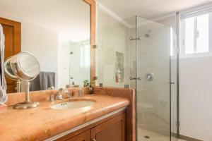 Stunning condo in excellent location