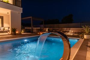Modern 4BR Private Villa - Pool, Jacuzzi, Gaming Room