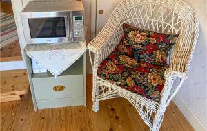 1 Bedroom Nice Apartment In Sjötorp