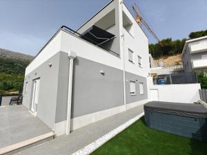 Villa Diva DI with private pool and jacuzzi