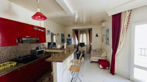 Bungalow avec salon, une chambre, et balcon avec vue sur le port à Port El Kantaoui, Sousse