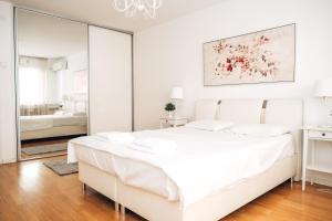 Crown Central three bedroom Apartment