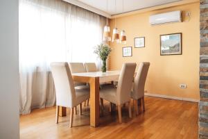 Crown Central three bedroom Apartment